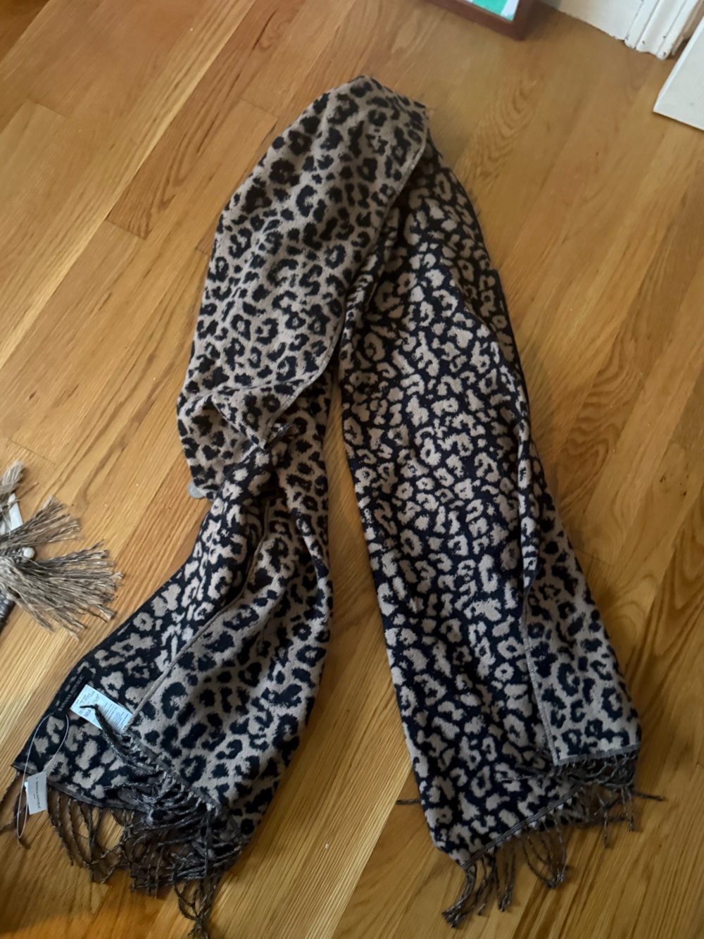 Banana Republic Leopard Print Oversized Scarf / Wrap – 74” x 24” nwt